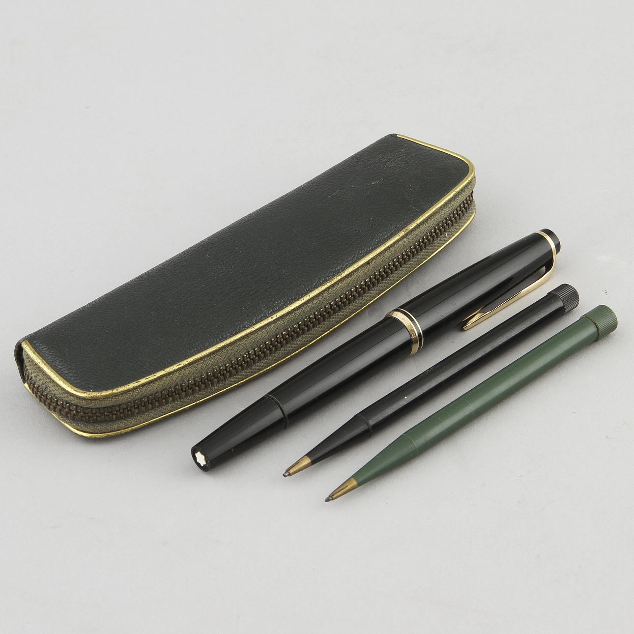 RESERVOIRPENNA, Montblanc, 1960-tal samt BLYERTSPENNOR, 2 st, omärkta, 1930-tal.