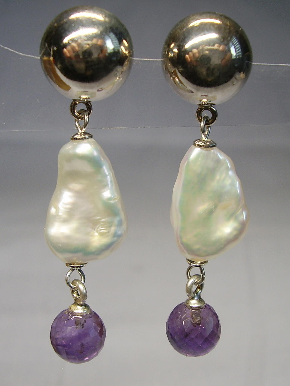 KESHI-PERLEN + AMETHYST OHRSTECKER.