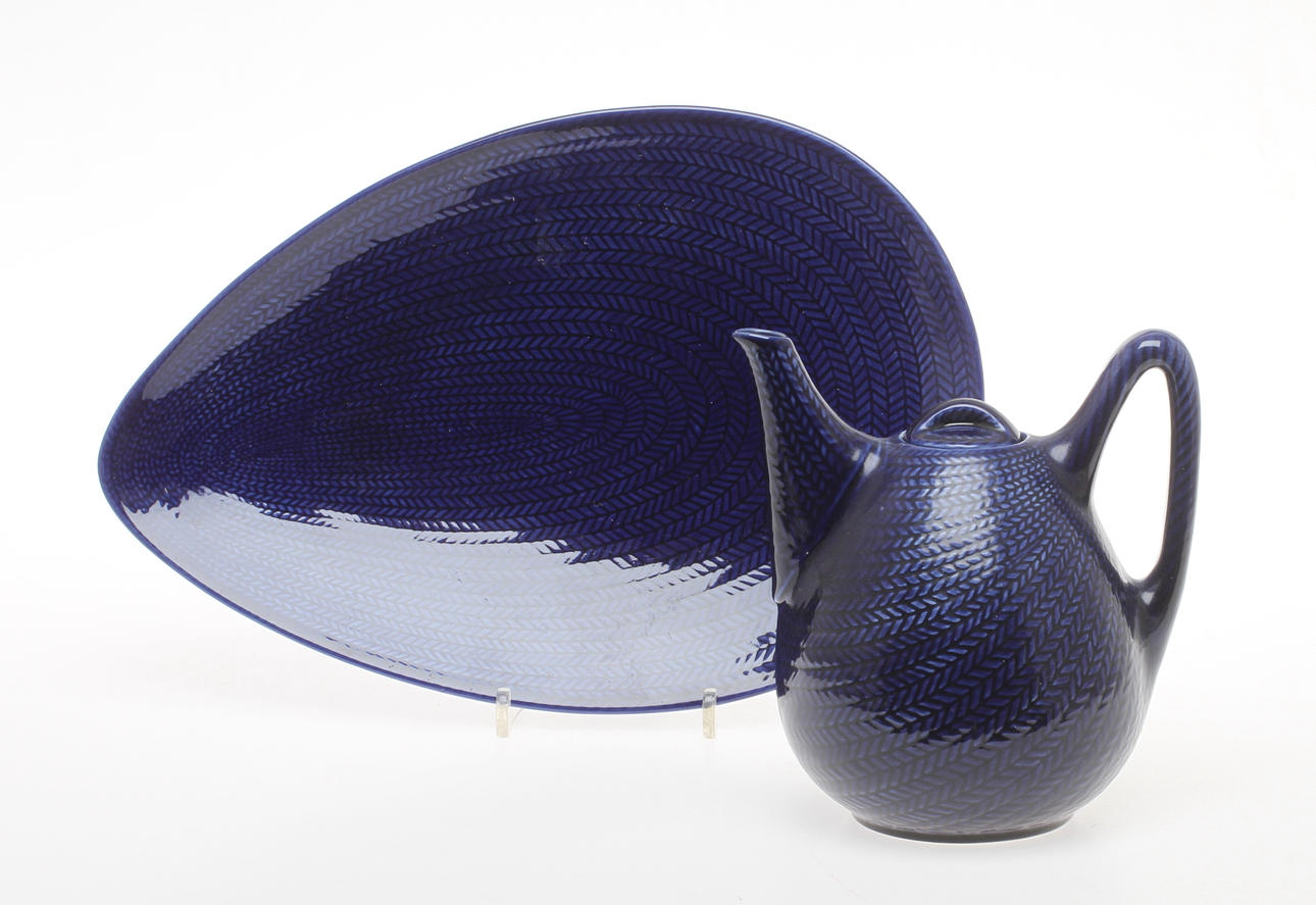 TEKANNA samt FAT, porslin, "Blå Eld" Rörstrand.