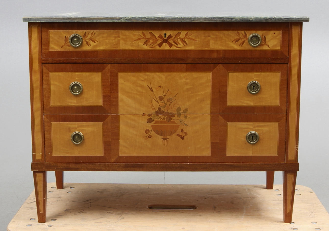 BYRÅ med stenskiva, 1900-tal.