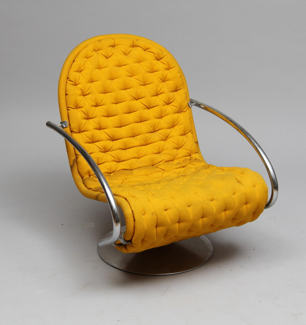 FÅTÖLJ, "System 1-2-3", design Verner Panton, Kromat stål och gul tygklädsel.