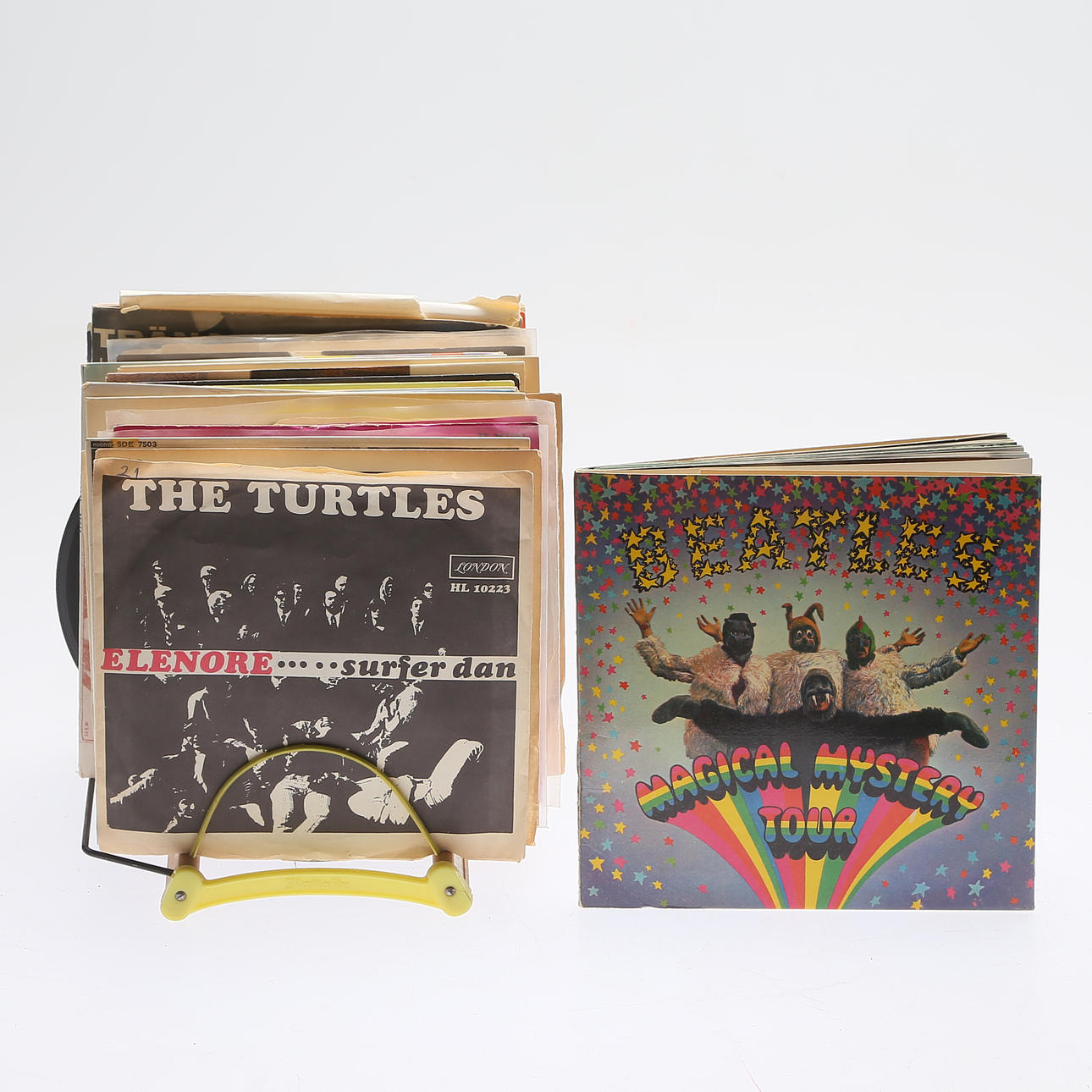 SINGELSKIVOR, 27 st samt ställ.