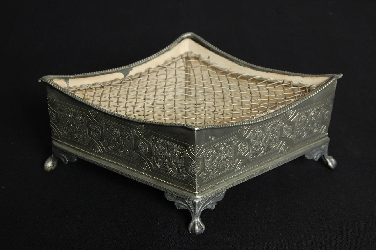 BLOMSTERSTÄLL, jugend 1900-talets första hälft.