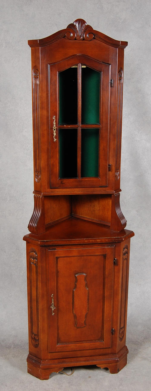 HÖRNSKÅP, 1900-tal.