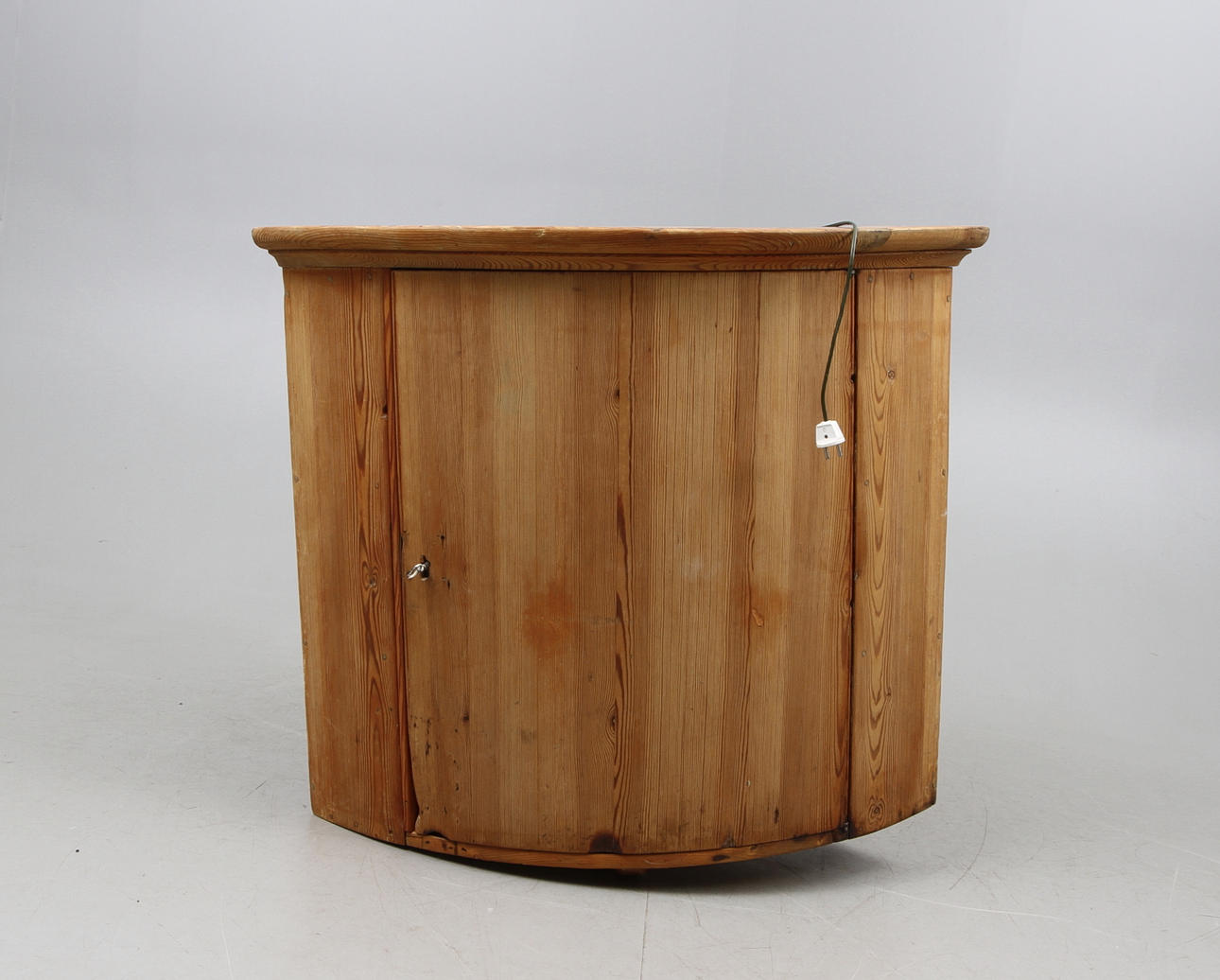 HÖRNSKÅP, allmoge, 1800-tal.