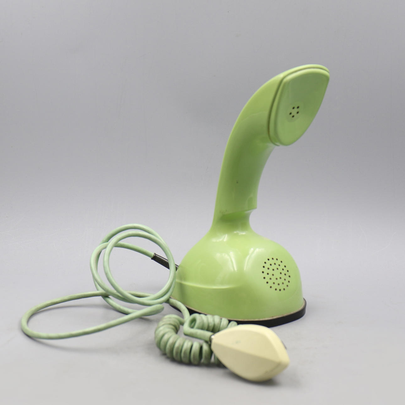 PUHELIN, "Cobra", vihreä, LM Ericsson, 1900-luvun puoliväli.