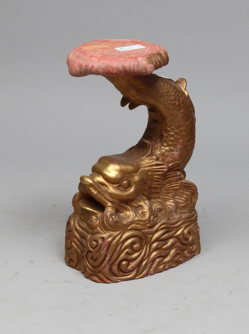 PIEDESTAL, empirestil, 1900-tal, bronserad stenmassa, i form av delfin.