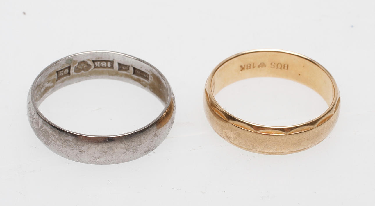 RINGAR, 2 st, 18k guld, vikt ca 7,8 gr.