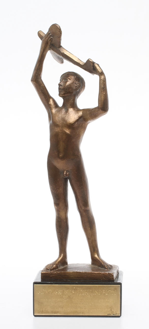 DAVID WRETLING. "Nya vingar", patinerad brons, signerad.