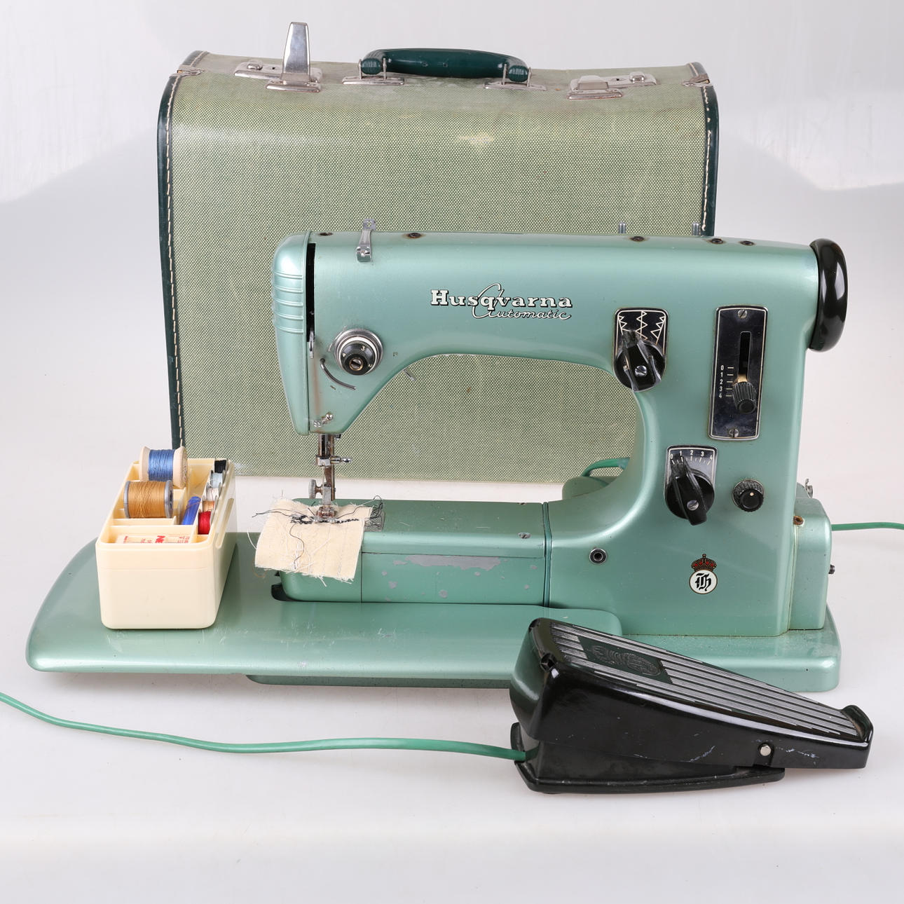 Sewing machine with bag, Husqvarna CI 21.