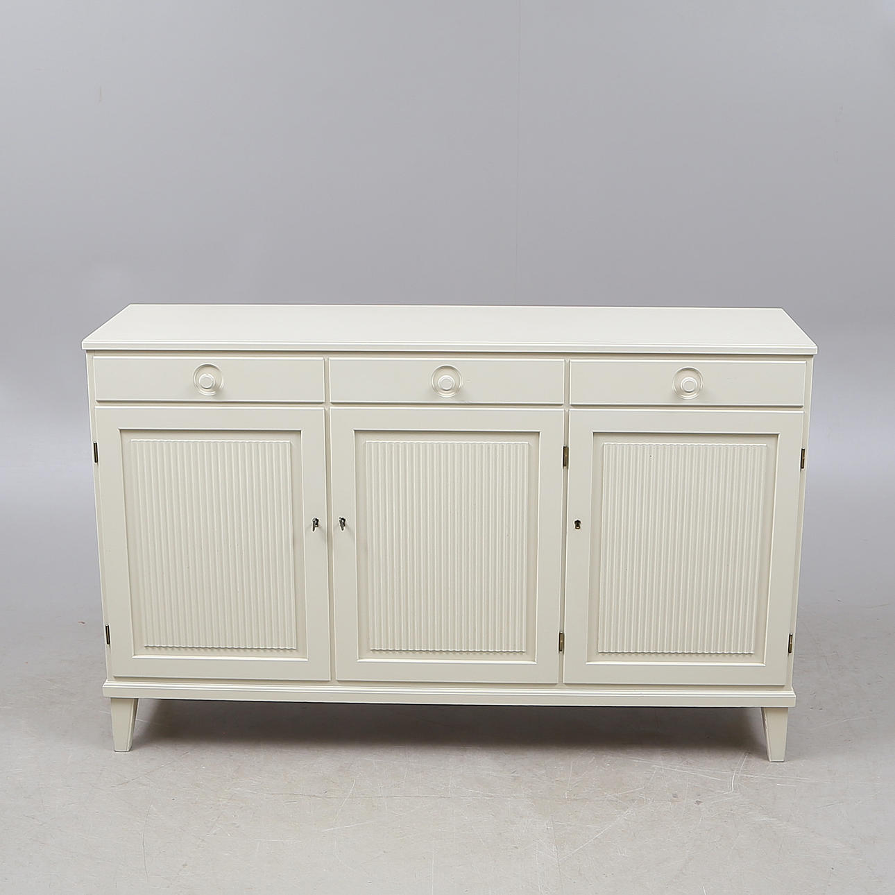 SIDEBOARD, trä, vitmålat, 1900-tal.