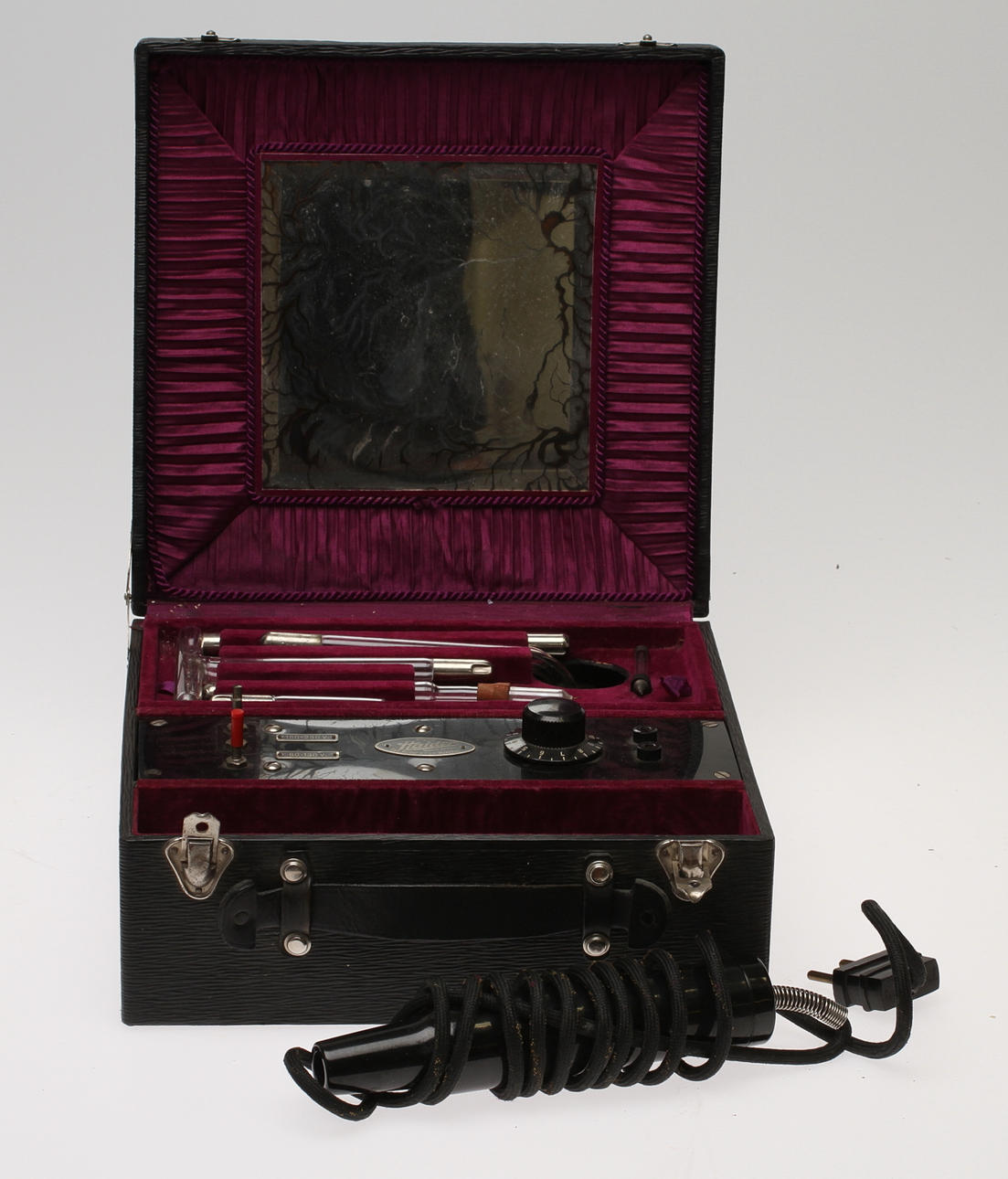 APPARAT FÖR MEDICINSK BEHANDLING ”Violettstrahlengerät”. Carl Haider München.