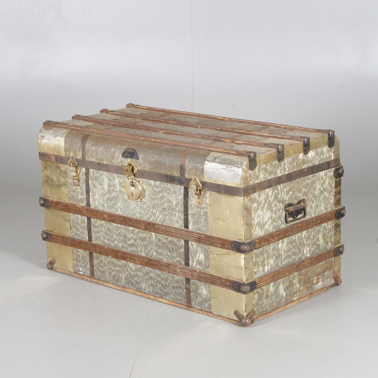 KOFFERT, s.k. Amerikakoffert, tidigt 1900-tal.