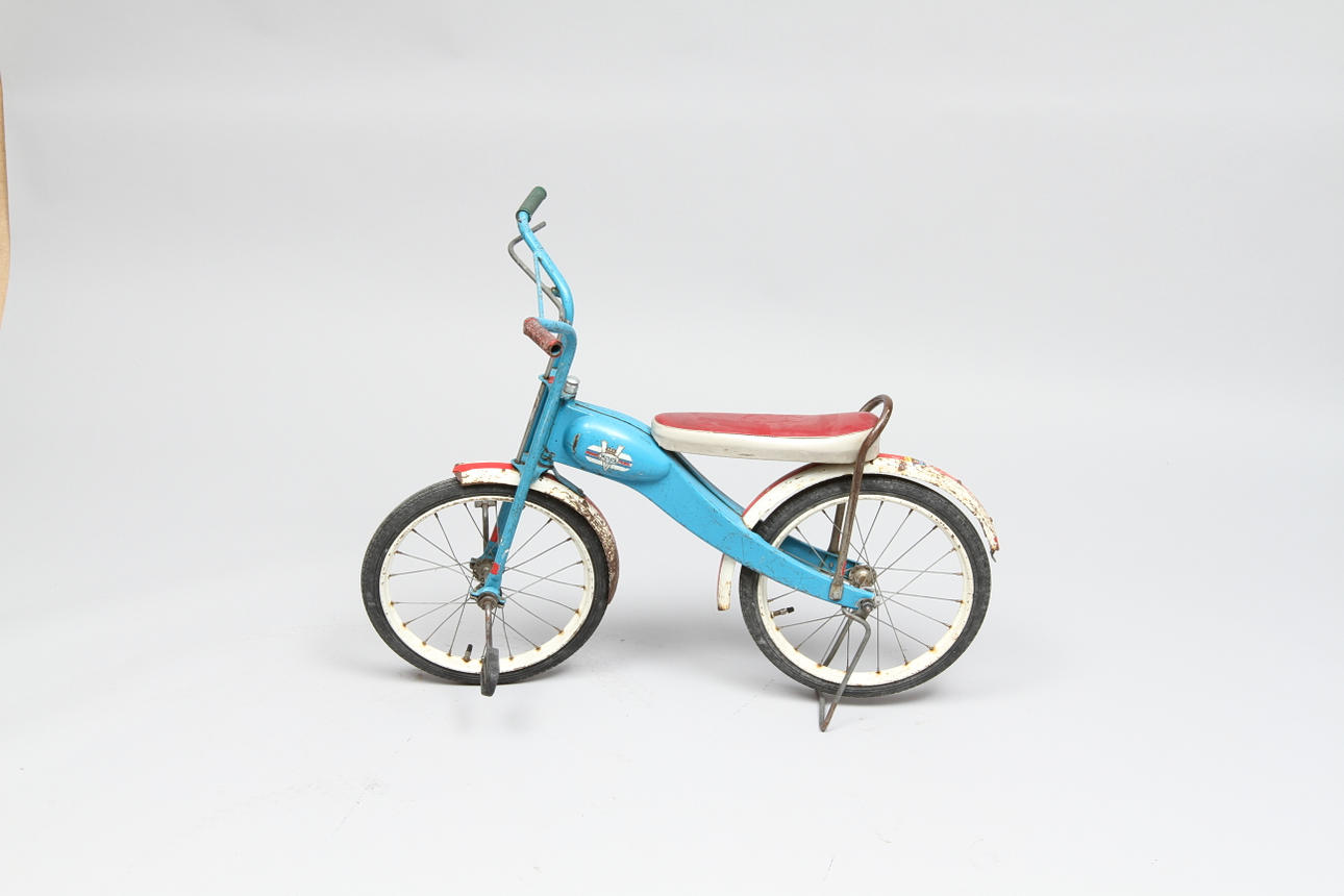 POJKCYKEL MONARK med limpa, handbroms och fotstöd.