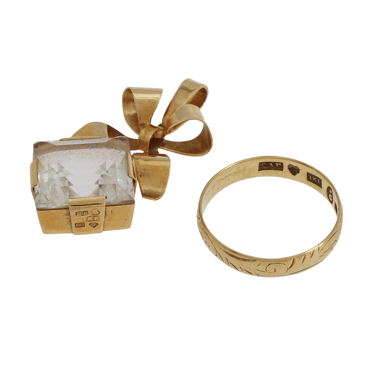 HÄNGE OCH RING, 18k guld, 6,5 gram brutto.