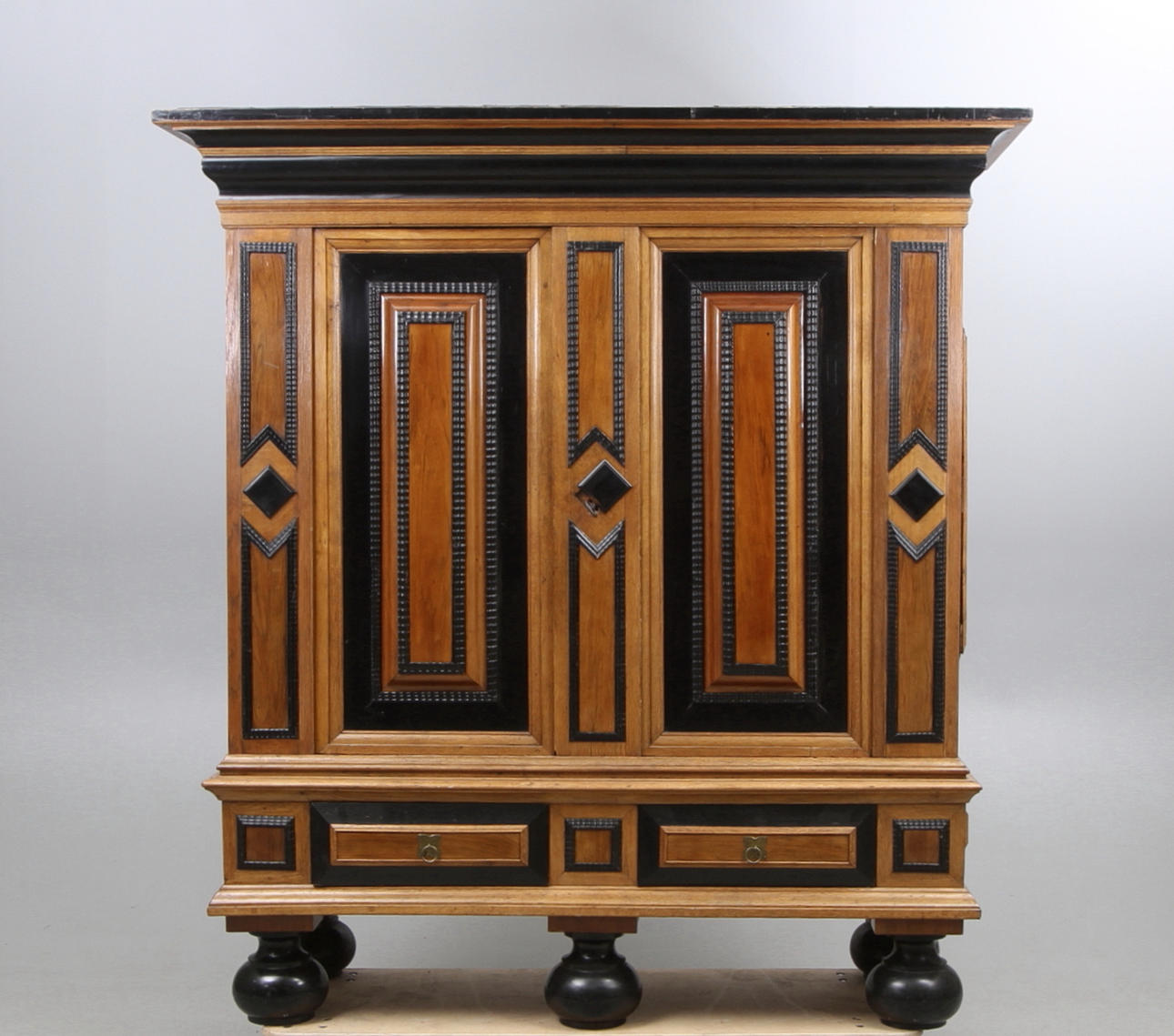 SALSSKÅP, Barock, 1700-tal, troligen Tyskland.