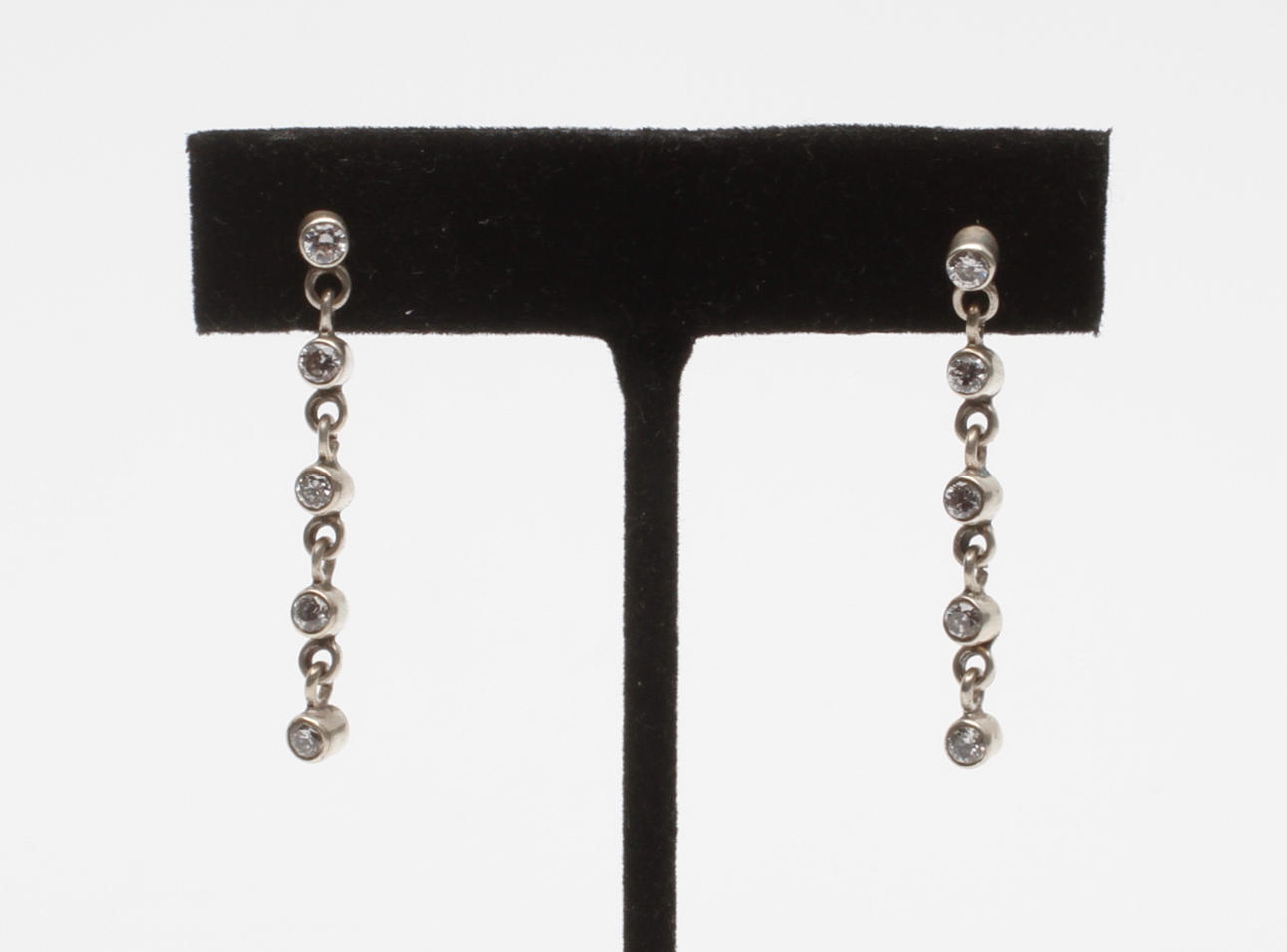 ÖRHÄNGEN, ett par, sterling silver, KUMKUM.