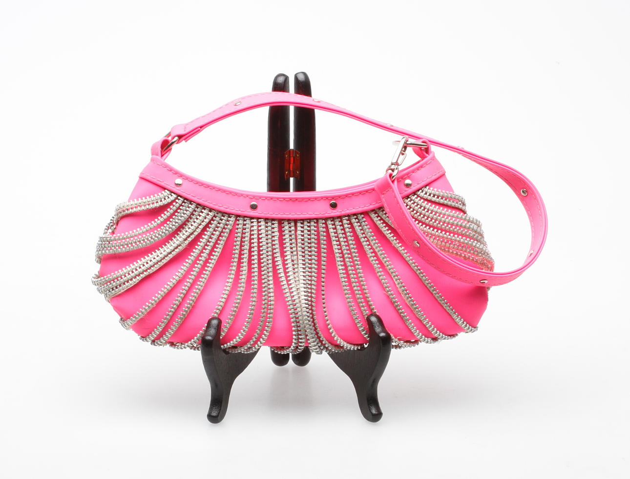 VÄSKA, Friis & Company.