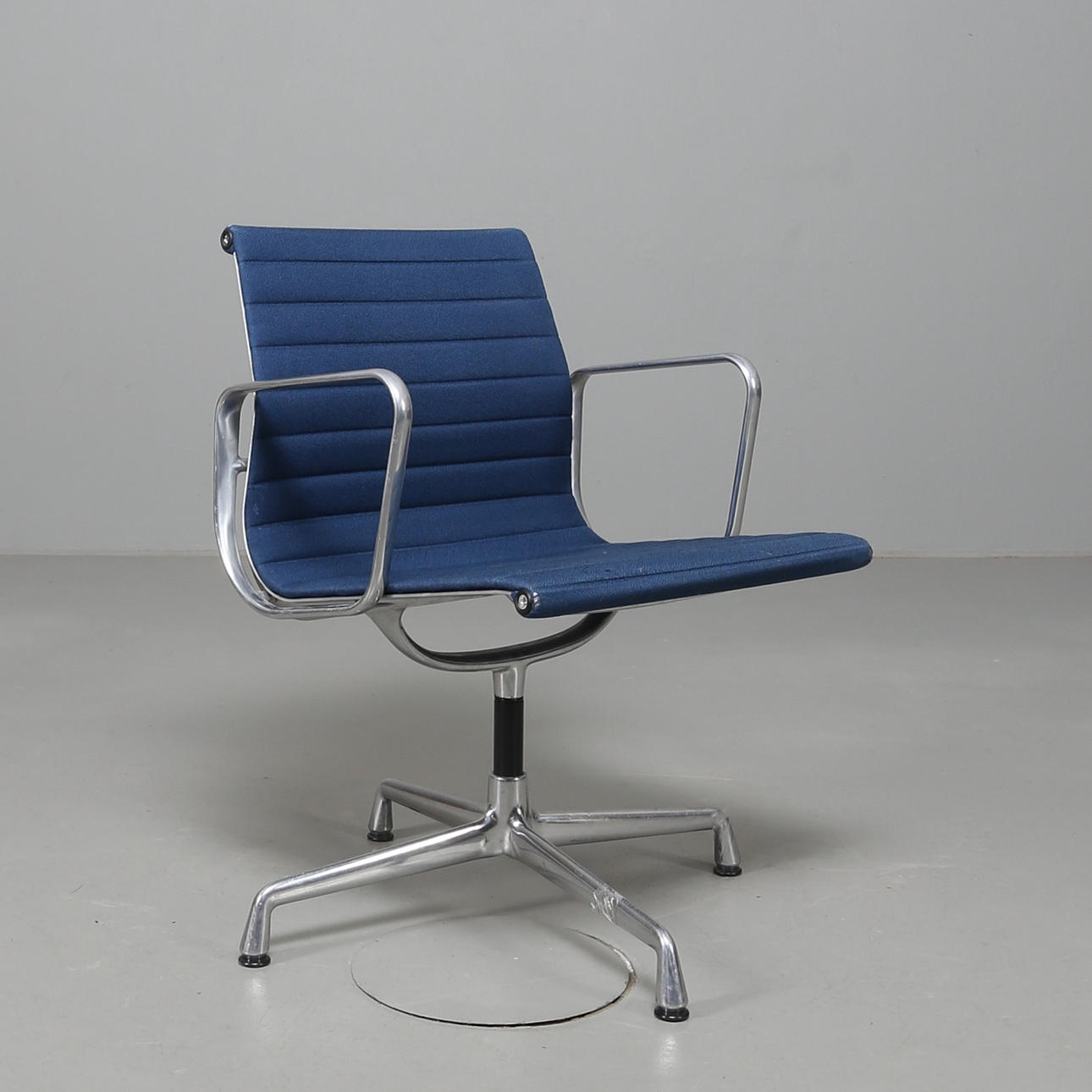 CHARLES & RAY EAMES. Chair model 107, Vitra, designed in 1958.