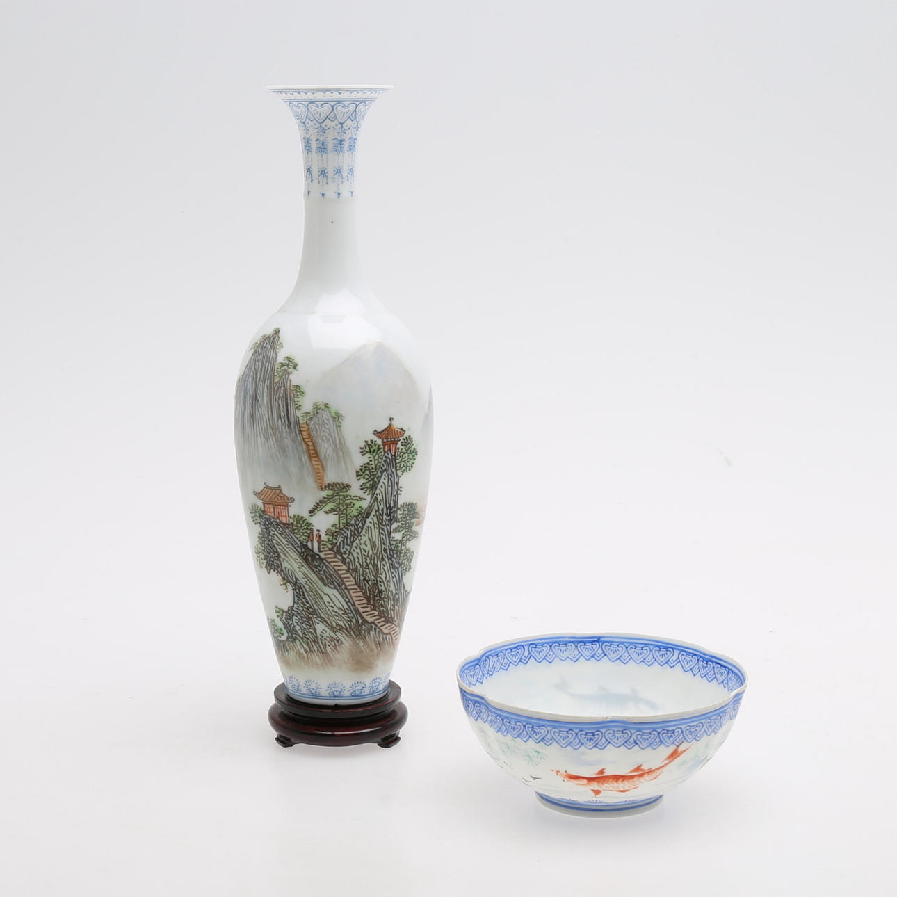 EGGSHELLPORSLIN, TVÅ DELAR: 1 vas med landskapsmåleri.