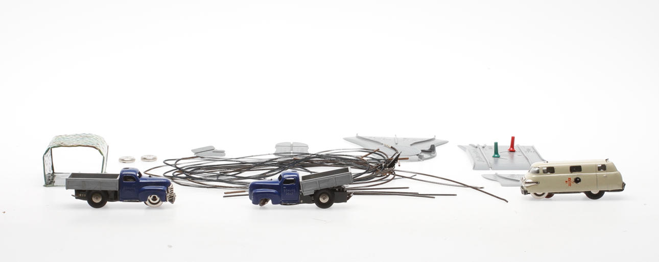 MODELLBILAR samt BANA, "Varianto", Schuco, 1950-tal.