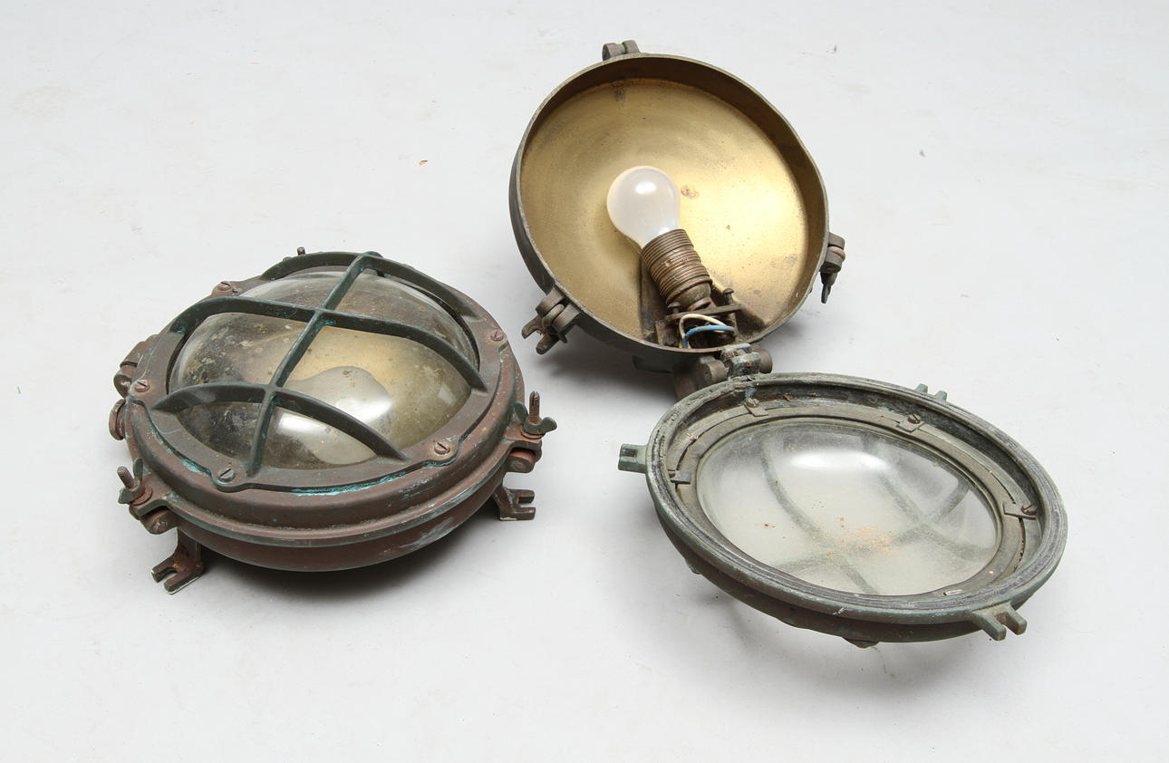 DÄCKSBELYSNING MÄSSING två med glas.