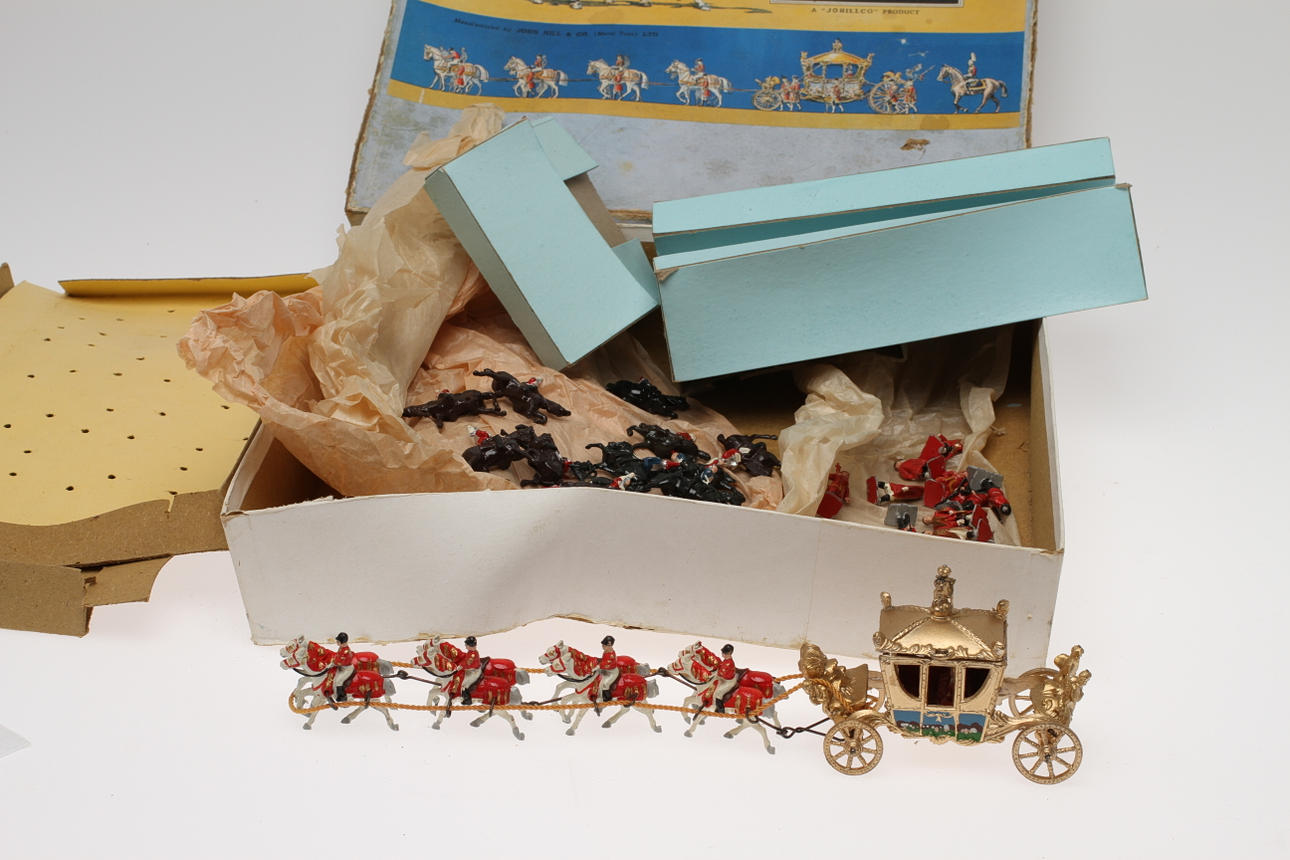 JOHILLCO KRÖNINGSVAGN och figurer i originalkartong.