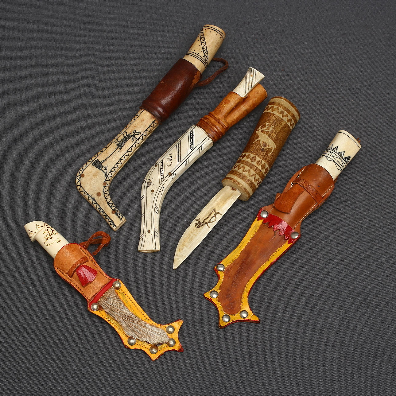 MESSER, 5 Stück, Sami, Hornarbeit, eine Scheide von 1927.