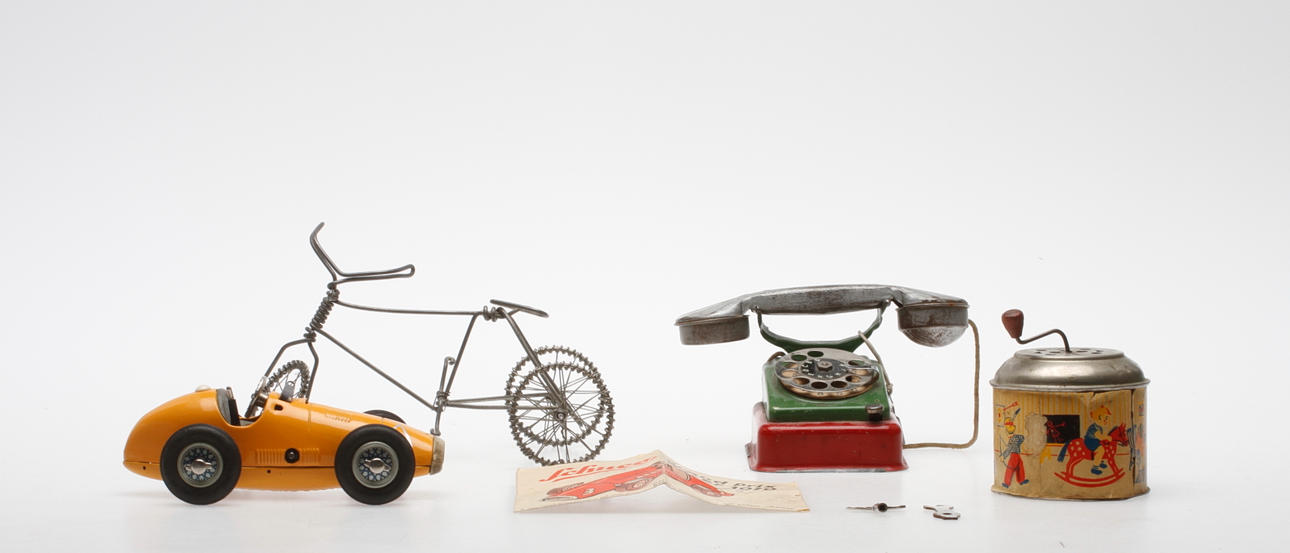 LEKSAKER, 4 delar, bl.a. Schuco, 1070 Grand prix racer, Us.Zone, Germany.