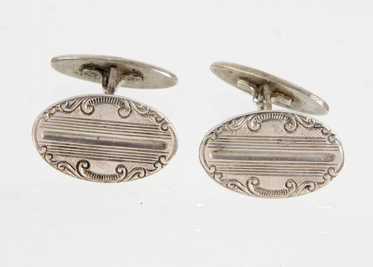 ANTIKE MANSCHETTENKNÖPFE, SILBER 835, UM 1920.