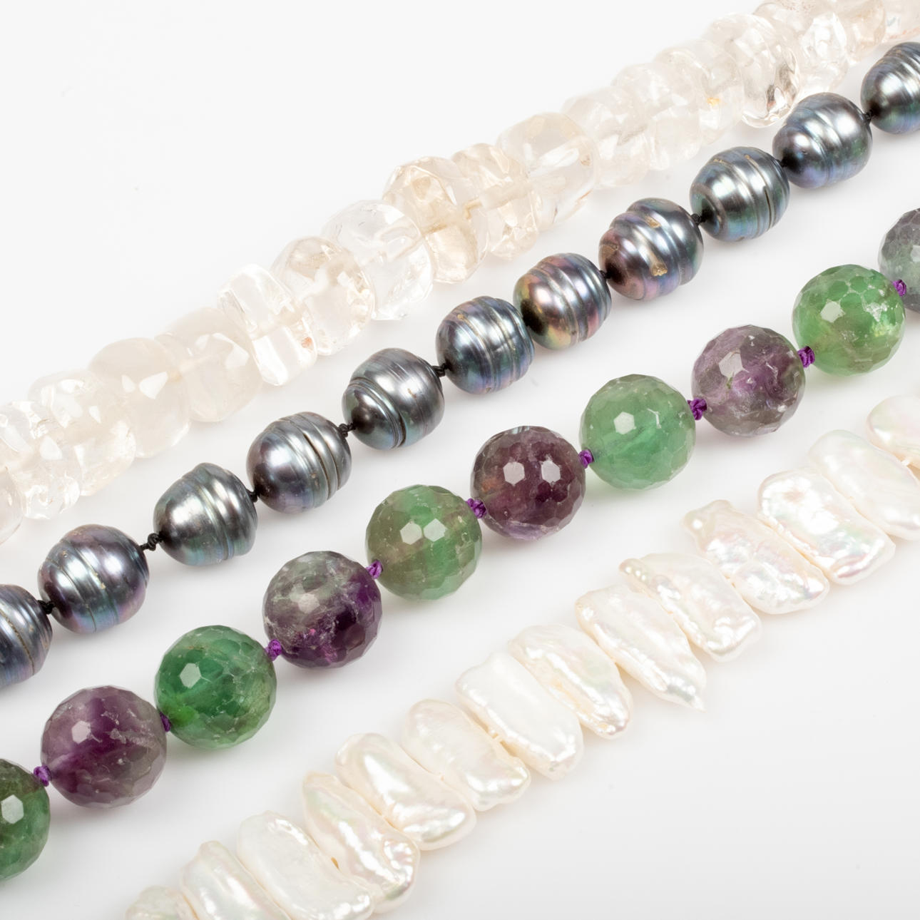 VAN BERGEN. Collier, slebne sten og perler.