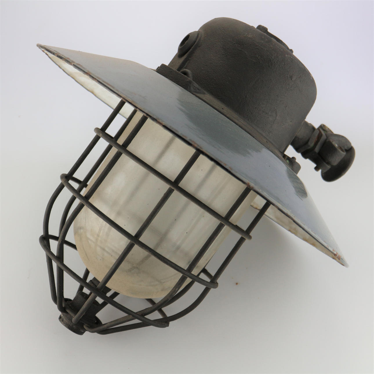 VINTAGE INDUSTRIELL LAMPA.
