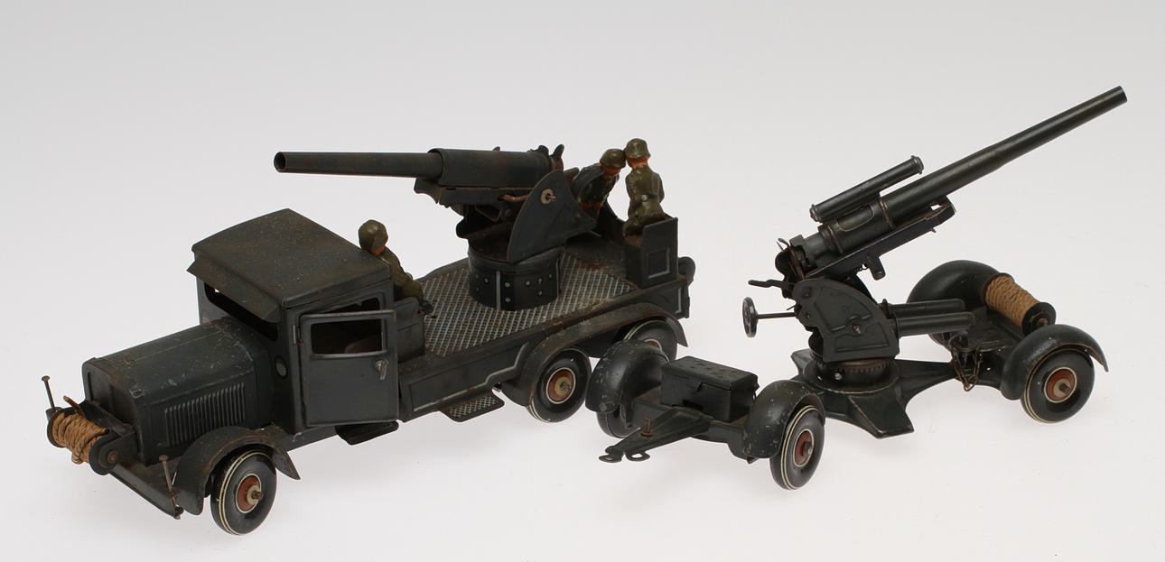 TIPP&CO KANONBIL och 88-KANON, 3 figurer , 1930 - 1940-tal.