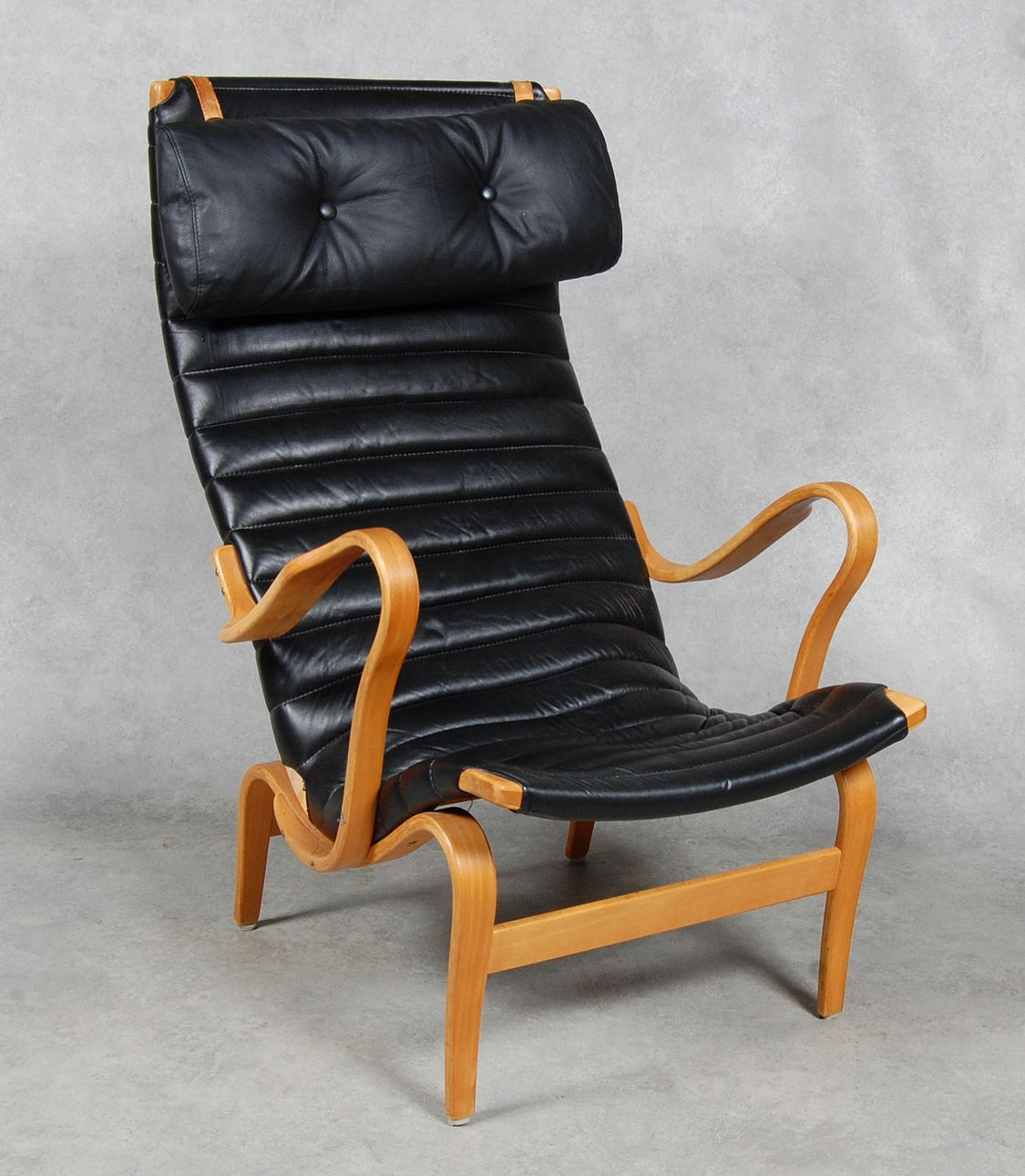 FÅTÖLJ, " Pernilla " skinn, Bruno Mathsson, för Karl Mathsson, Värnamo -77.