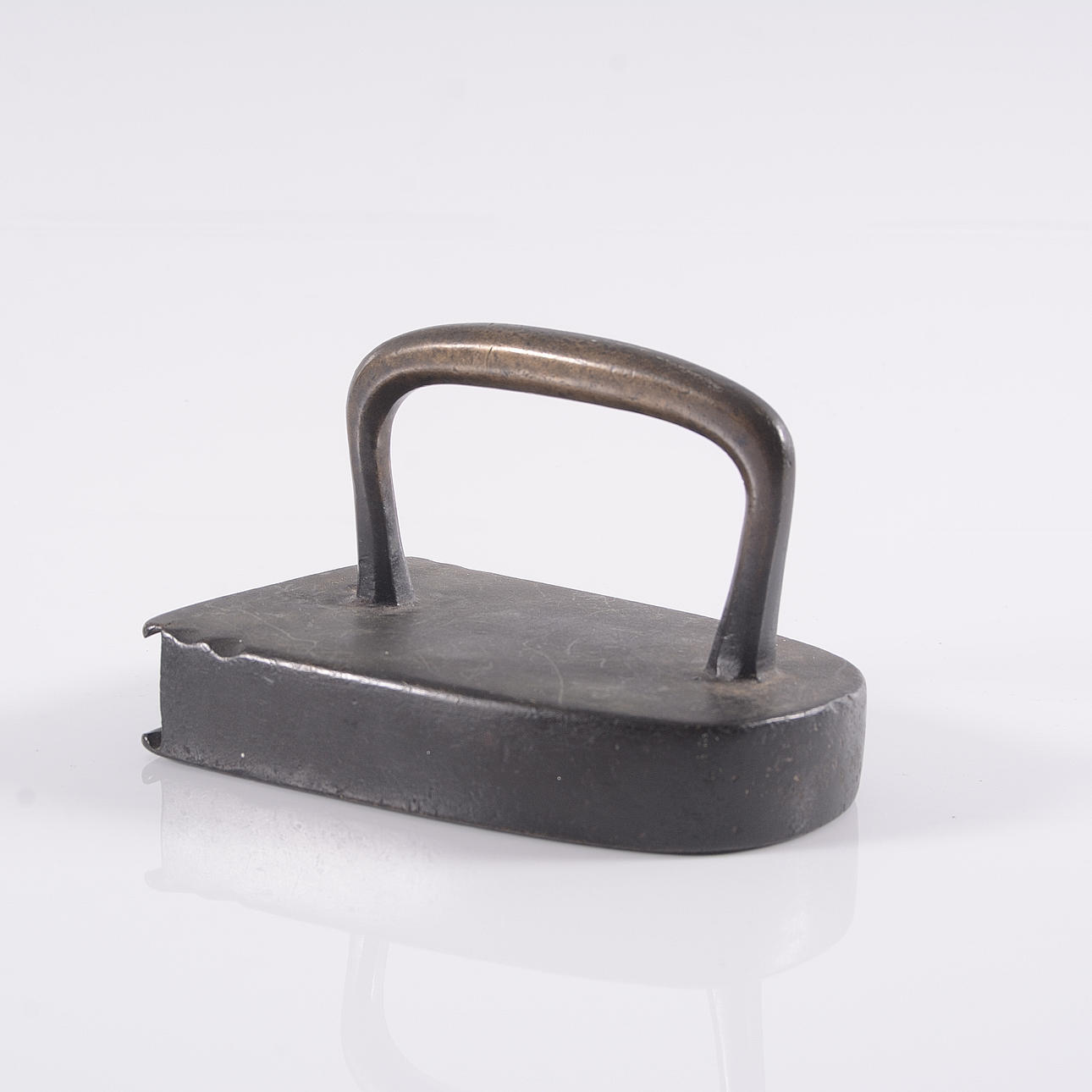 STRYKJÄRN, brons, 1600-tal.