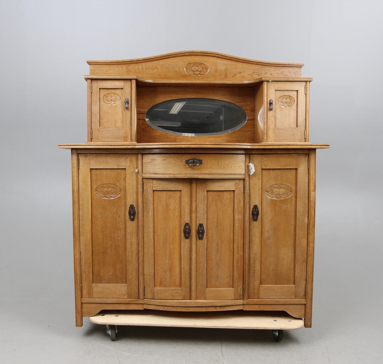 SKÄNK MED SPEGEL, ek, jugend ca 1920.