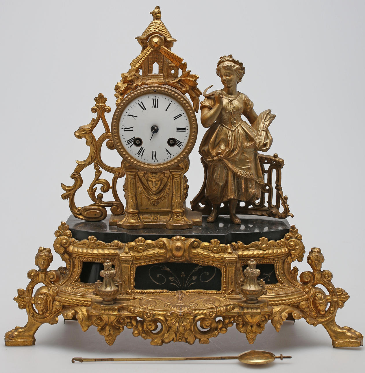 BORDSPENDYL, nyrokoko, 1800/1900-tal.