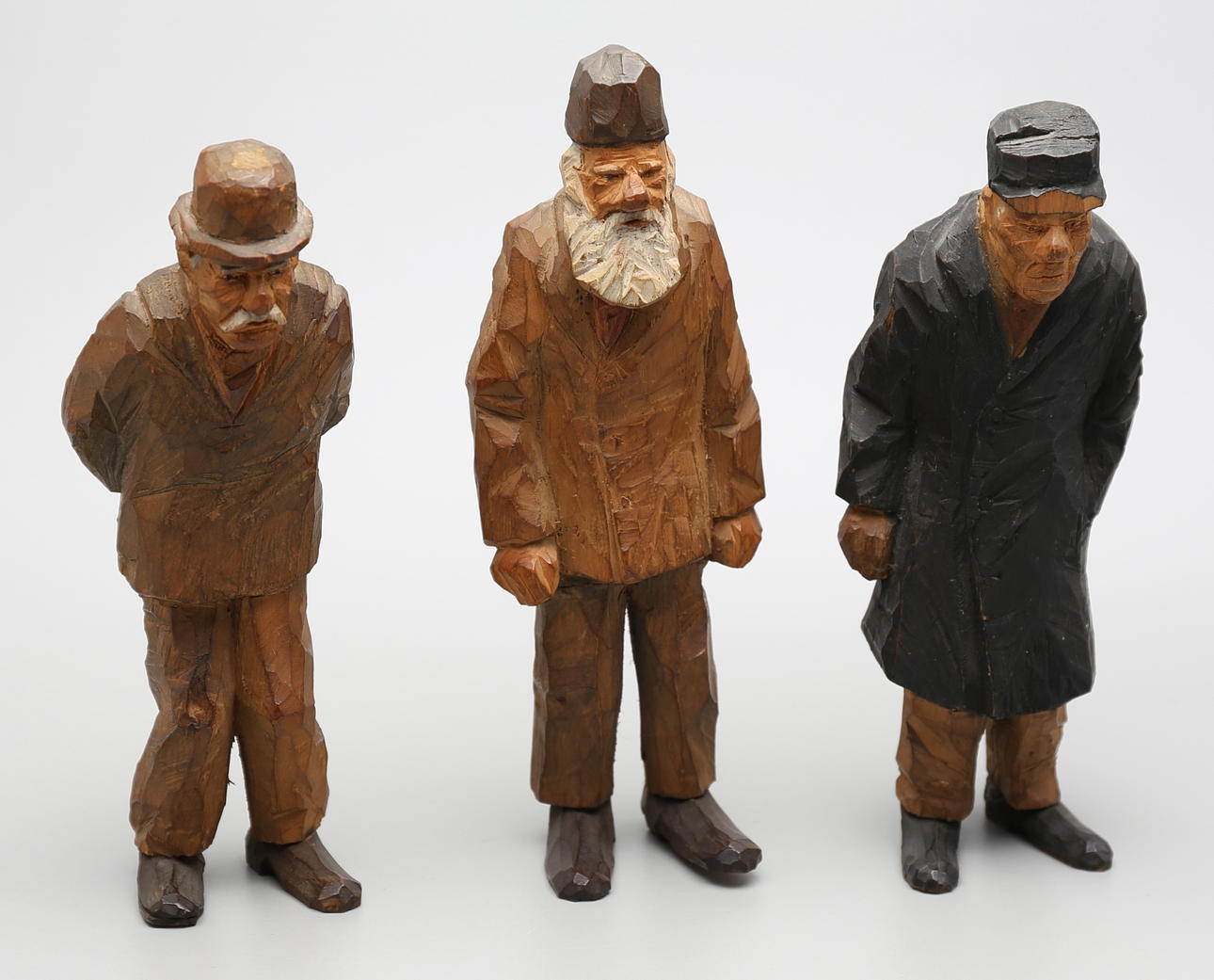 SVEN SVENSSON. SKULPTURER, 3 st, snidat trä, 1900-talets första häft.