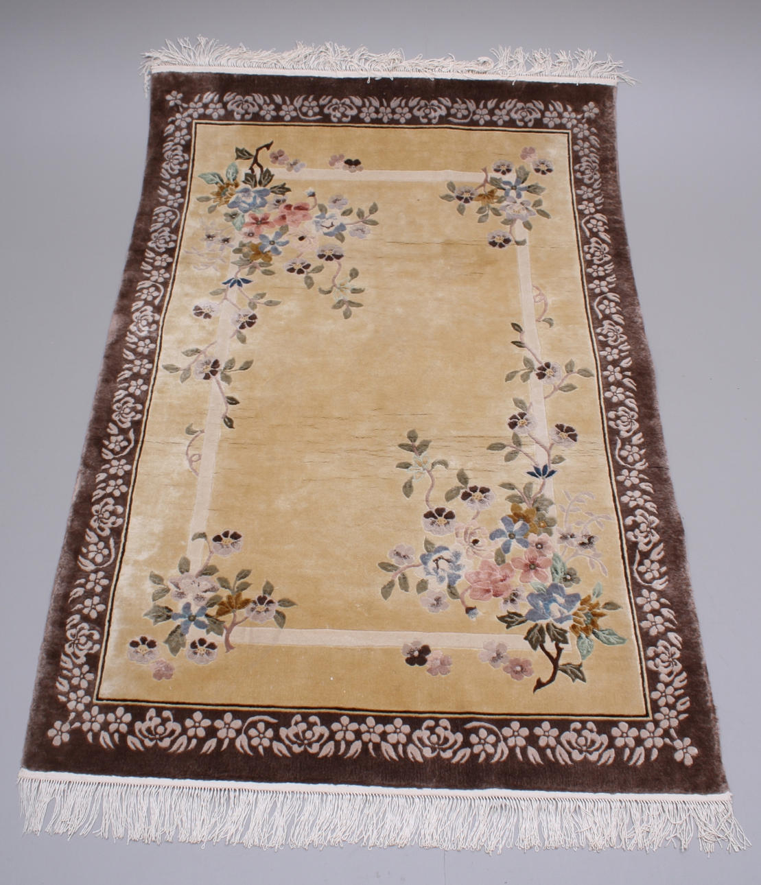 CHINA-TEPPICH, Breite 125 cm, Länge 185 cm.