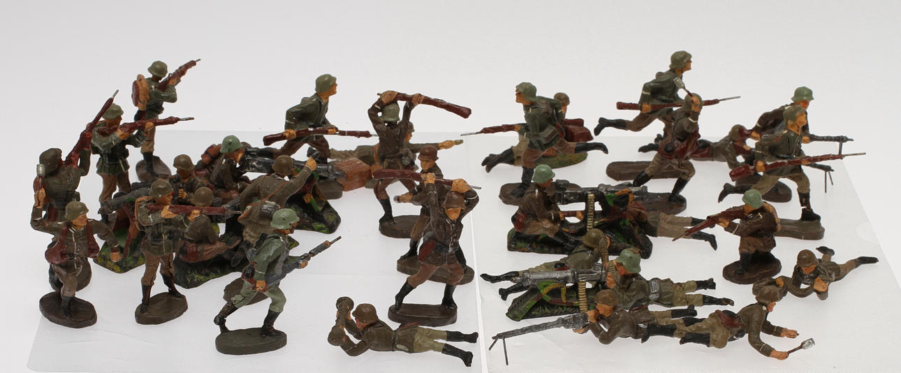 ELASTOLIN SOLDATER 1940-tal, 32 stycken stridande.