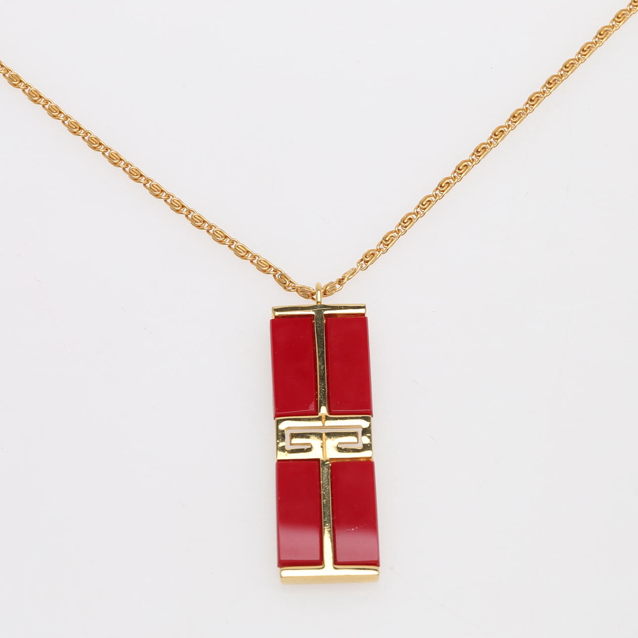 ANHÄNGER MIT KETTE, GIVENCHY, gelbes Metall u.