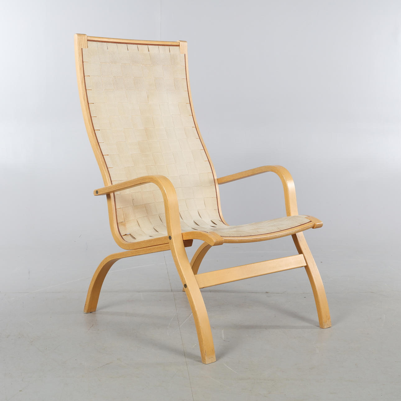 FINN ØSTERGAARD. LÆNESTOL, moderne.