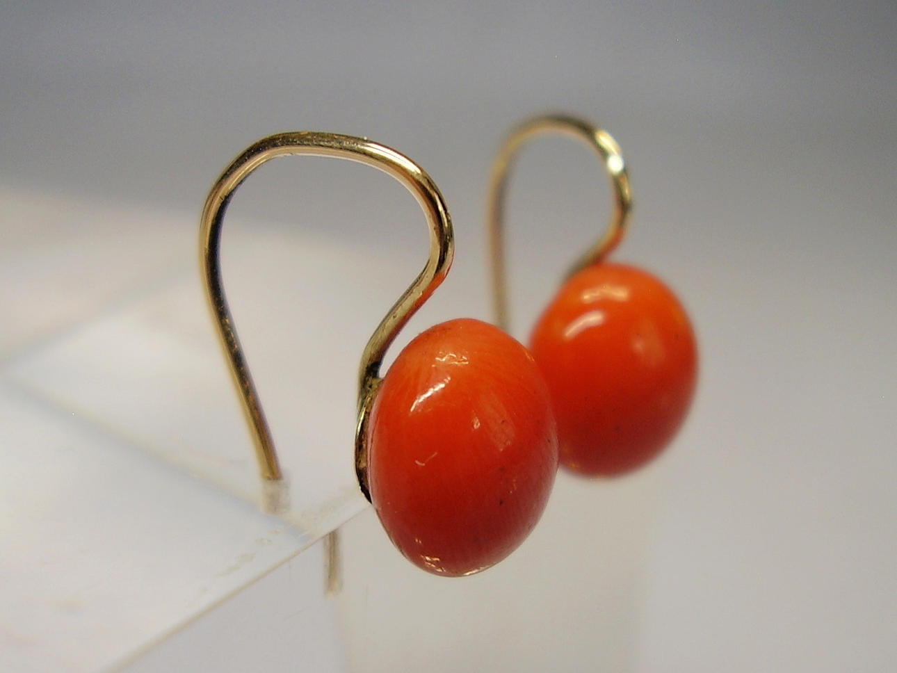 PENDIENTES CORAL GG 14 QUILATES ANTIGUO.