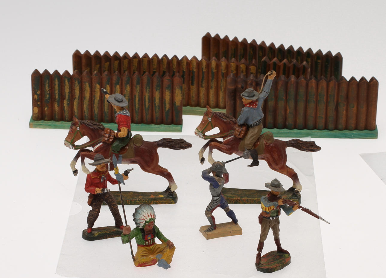 ELASTOLIN 5 westernfigurer och LINEOL en riddare.