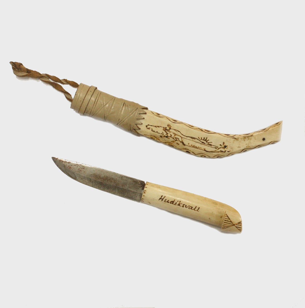 SAMEKNIV, ben, läder, märkt Hudiksvall.