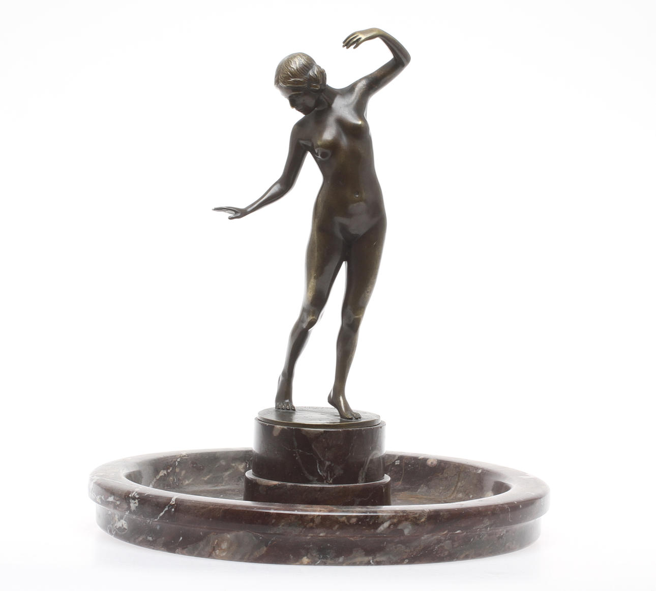 OKÄND KONSTNÄR. Skulptur, kvinnofigur på marmorsockel, signerad Marta Freystädt.