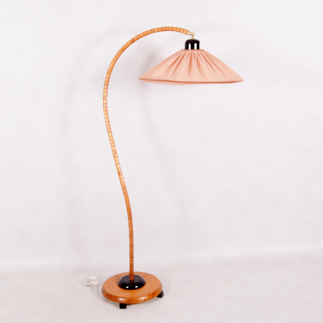 GOLVLAMPA, trä, Markslöjd.