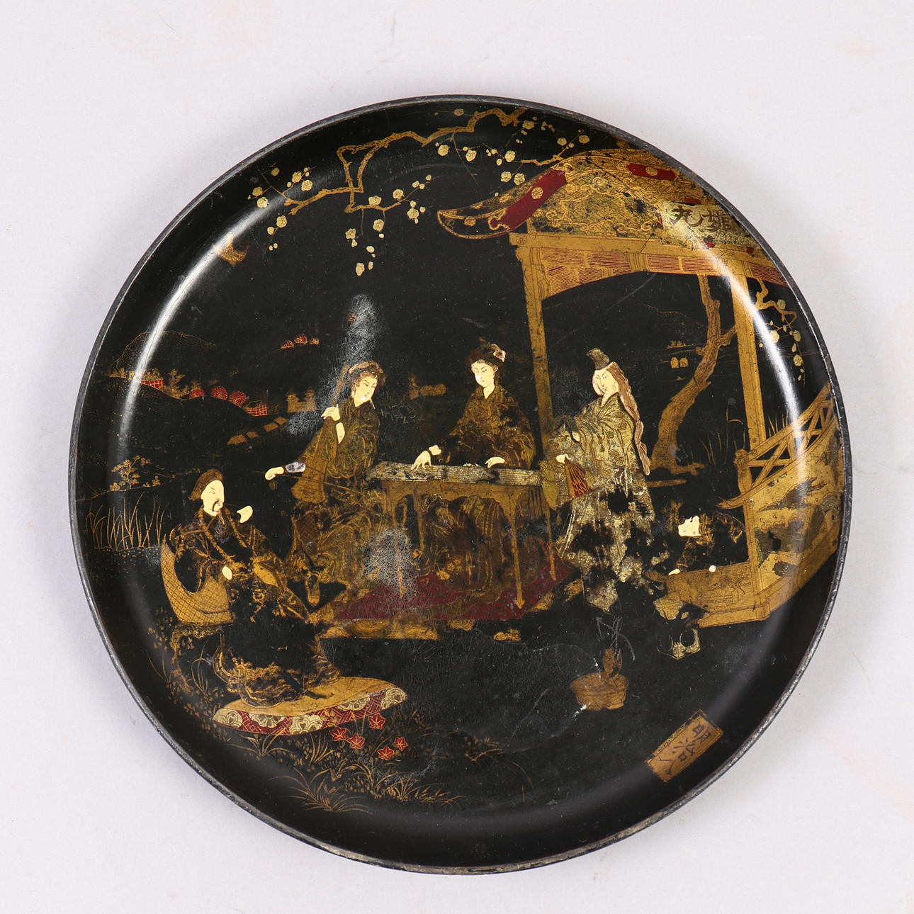 BRICKA, trä, gyllene dekor, Japan, 1900-tal.