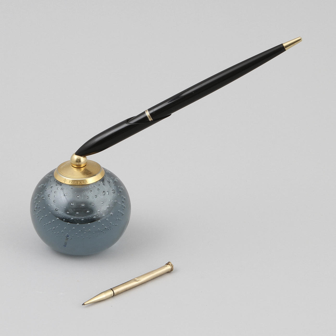 PENNA, Parker med STÄLL samt BLYERTSPENNA, Cross.