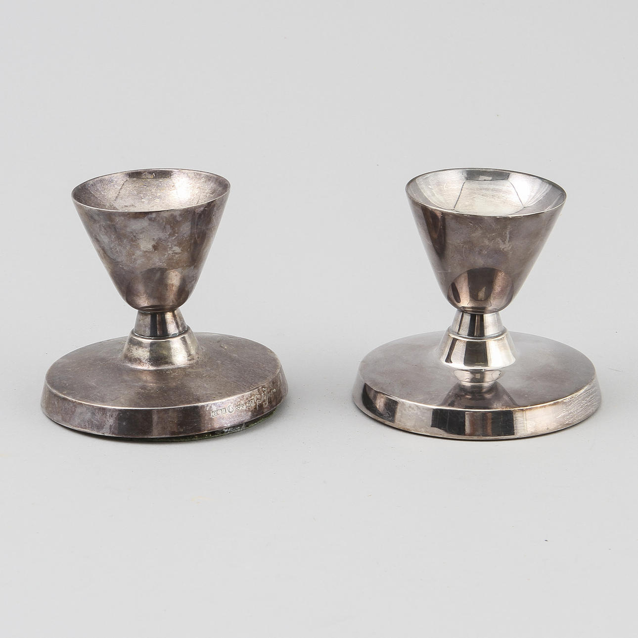 LJUSSTAKAR, ett par, silver. Gustaf Janson Stockholm 1957.